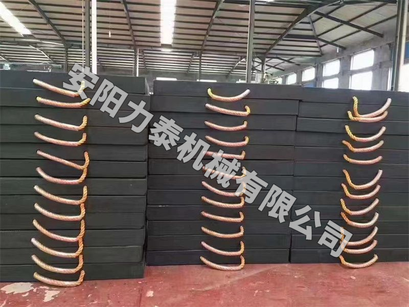 泵車(chē)吊車(chē)支腿墊板準備發(fā)貨